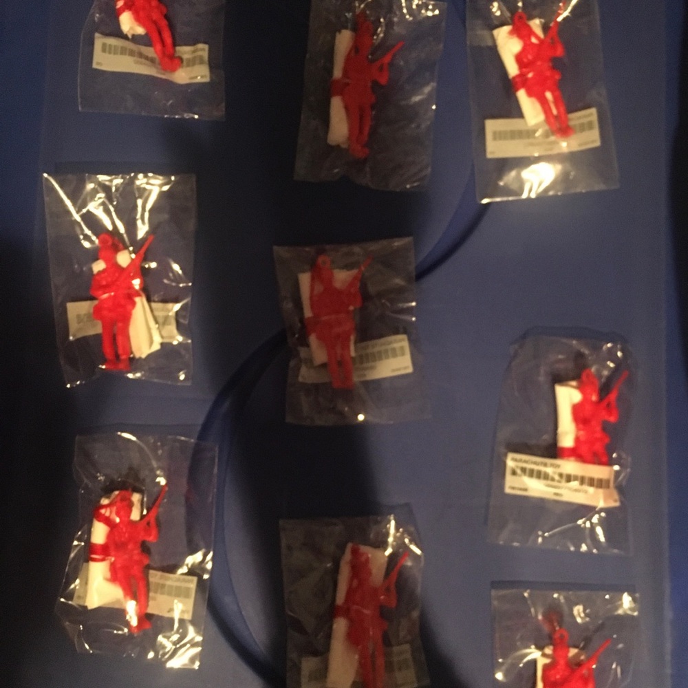 NWT Supreme military men with parachute